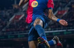 九游娱乐网页版入口-比赛过程波折不断，球员表现亮眼