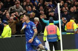 九游娱乐app-包含切尔西中场连续受伤，主帅面临逼近危机的词条