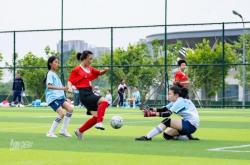 绝佳表现！年度足球锦标赛崭露头角的简单介绍