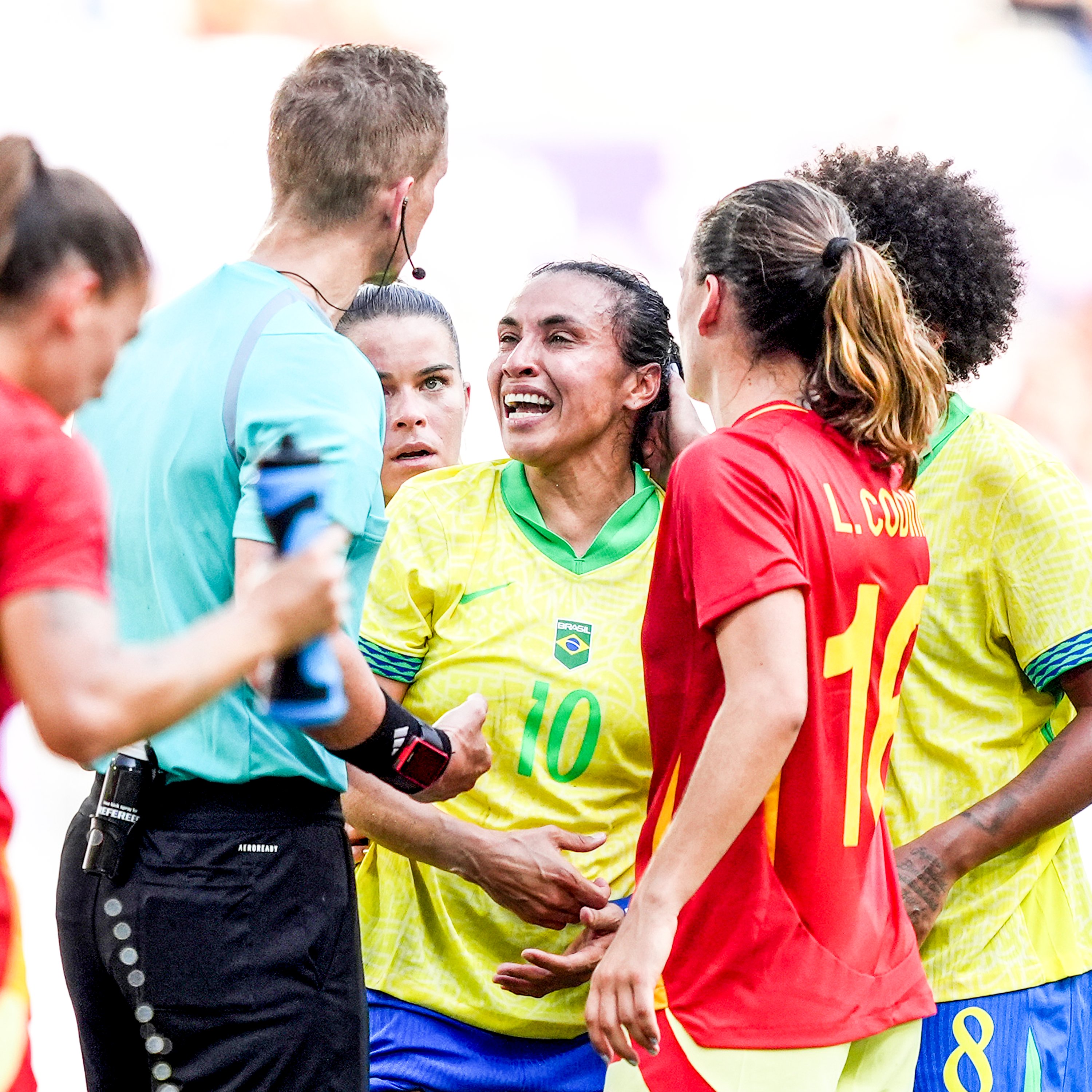 巴西女足队在国际比赛中表现出色