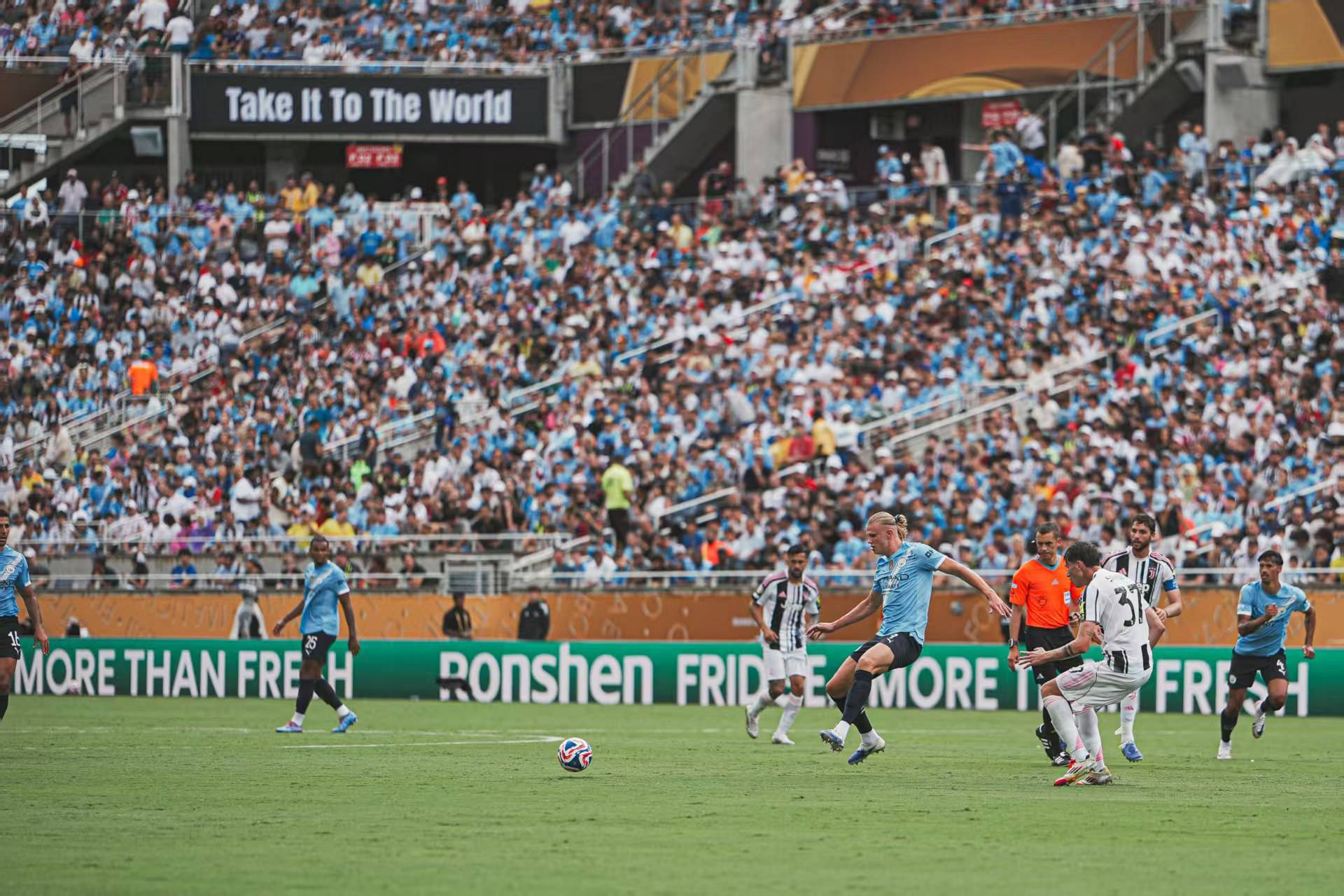 关于曼城后防位置出现漏洞，对手或见机而动的信息