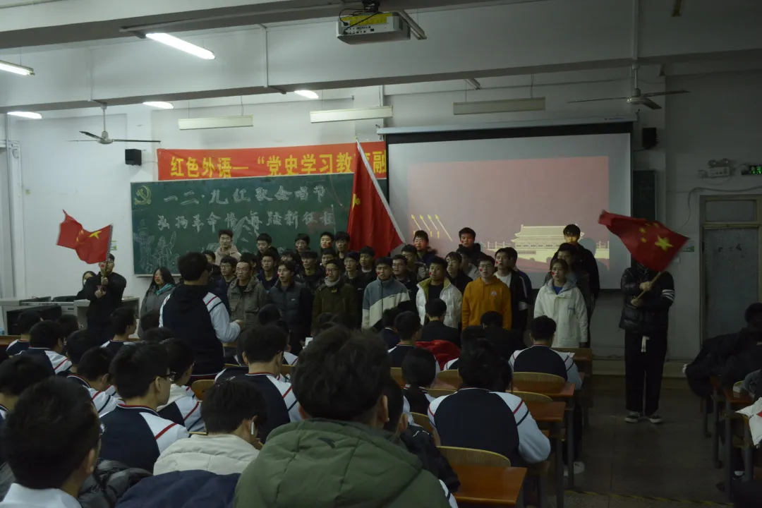 场上硝烟弥漫，球员斗志昂扬的简单介绍