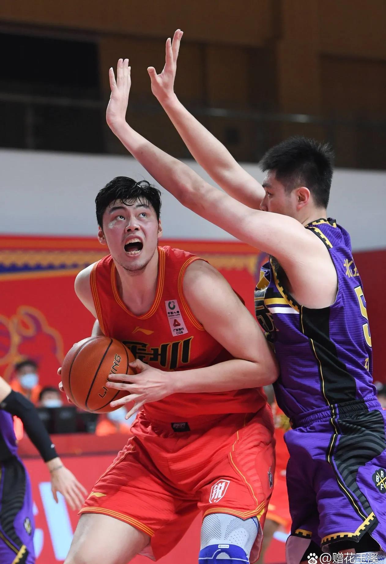 联赛新政策出台，或将影响球队赛季走势，备战紧锣密鼓的简单介绍