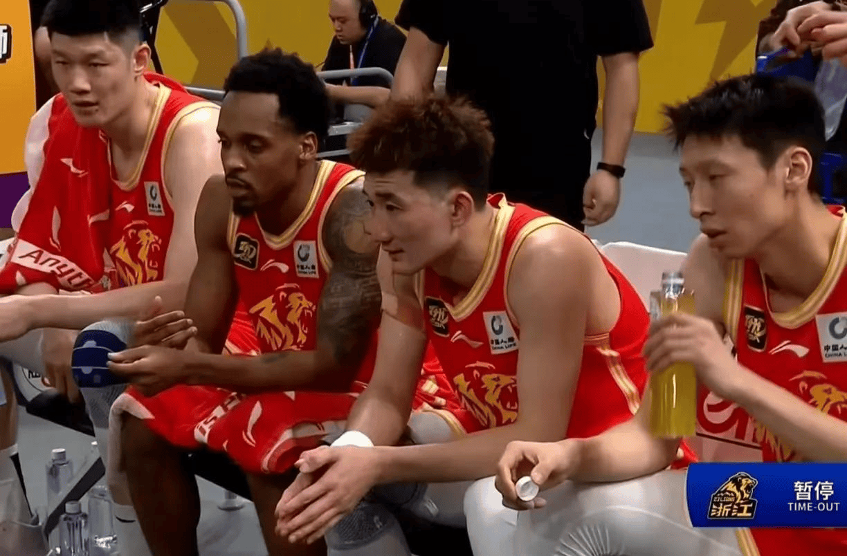 上海男篮迎战辽宁男篮，俩队实力悬殊难分高下