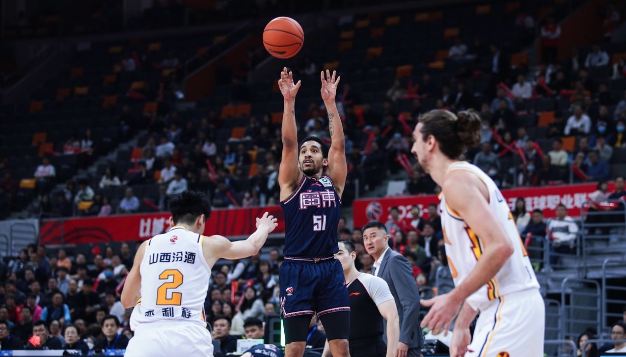 专家建议：球员如何在紧张比赛中保持冷静的简单介绍