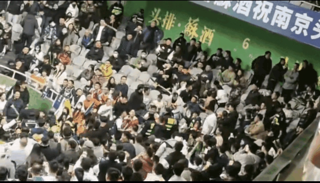 主场作战受阻，球队客场迎接挑战