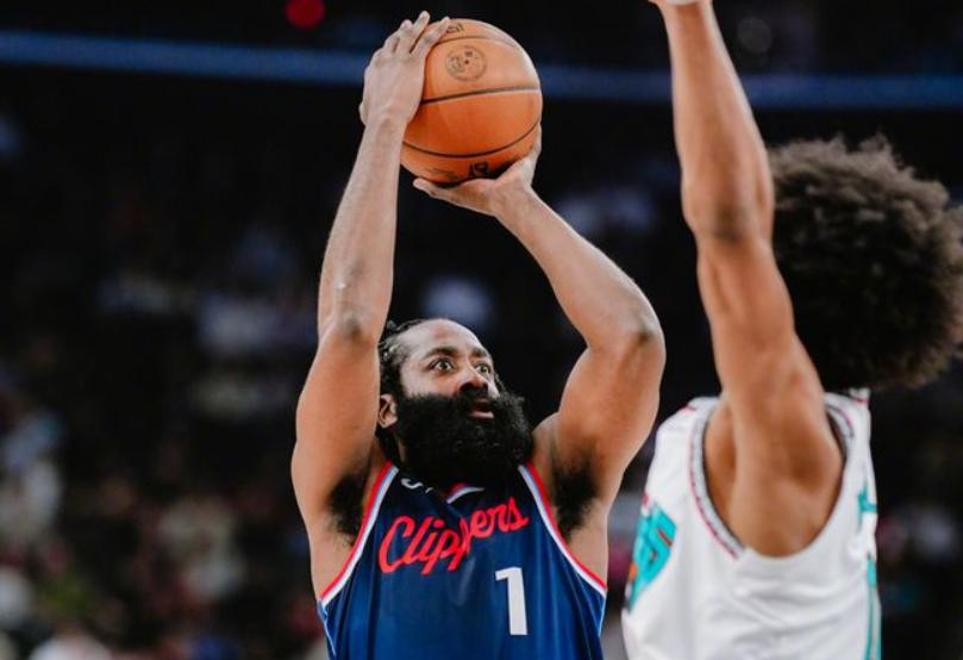 快船新援表现出色,迅速融入球队体系 快船新援表现出色,迅速融入球队体系