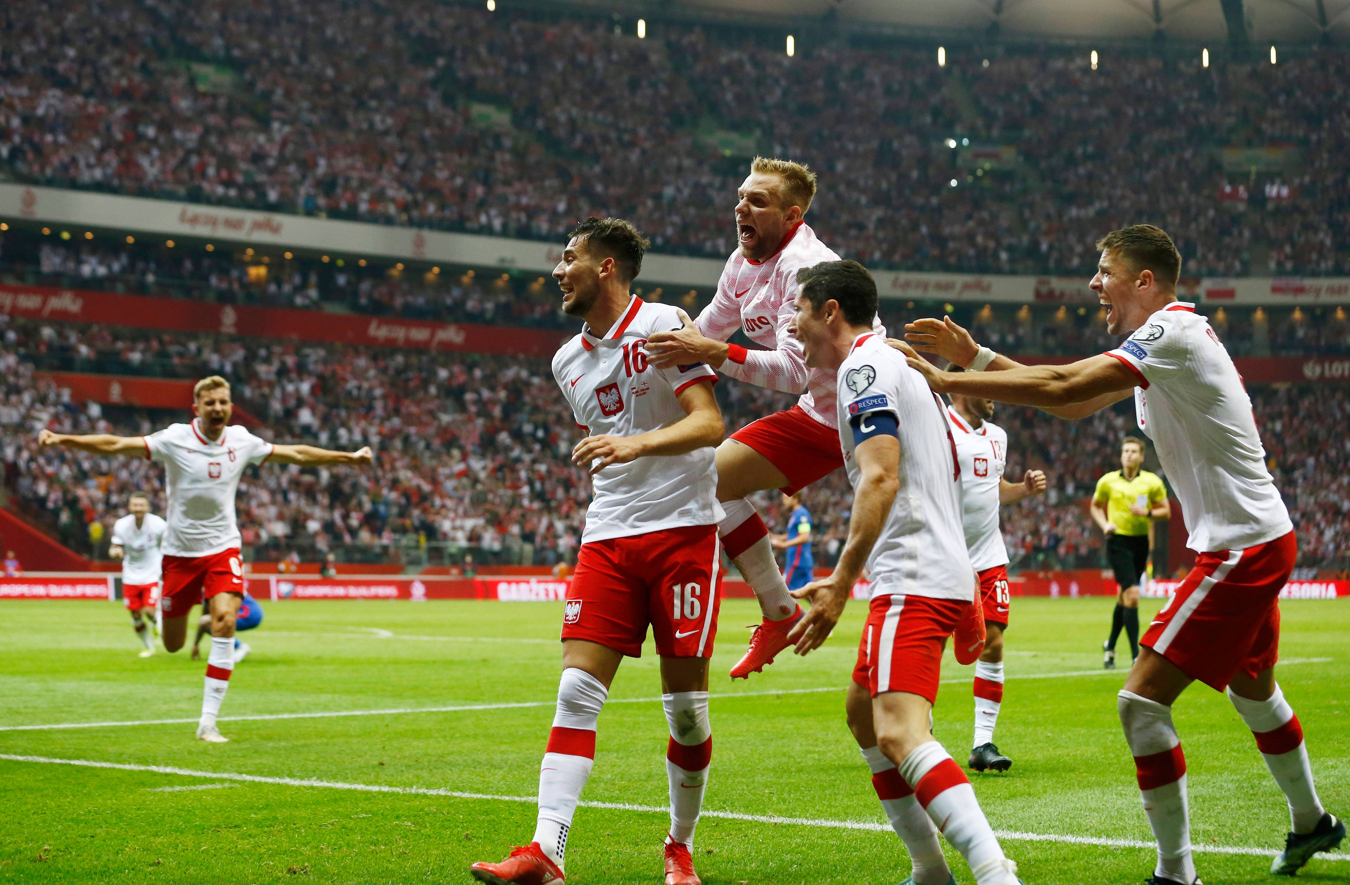 波兰队在国际足球赛事中赢得骄人战绩