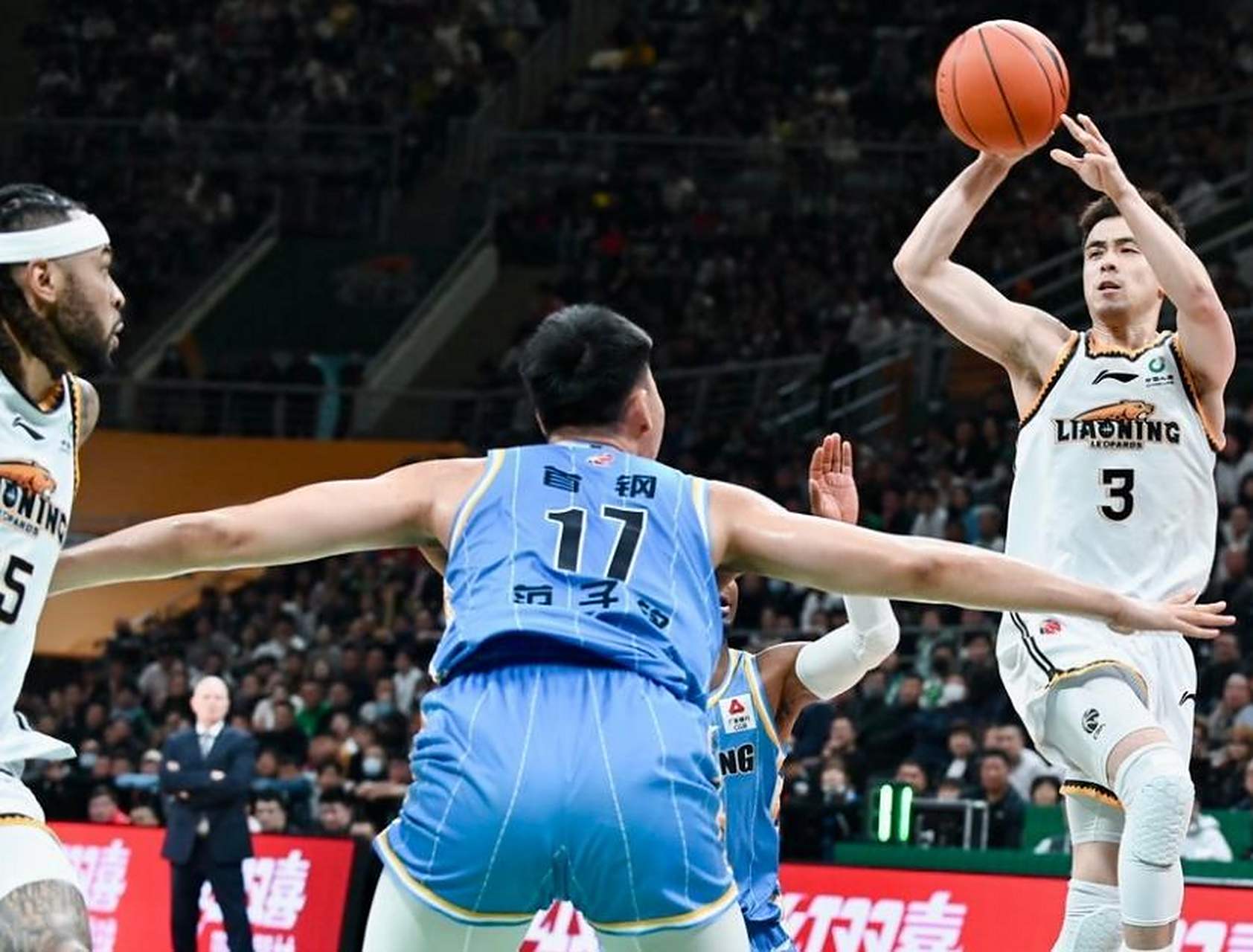 湖北队在主场苦战击败辽宁男篮 湖北队在主场苦战击败辽宁男篮