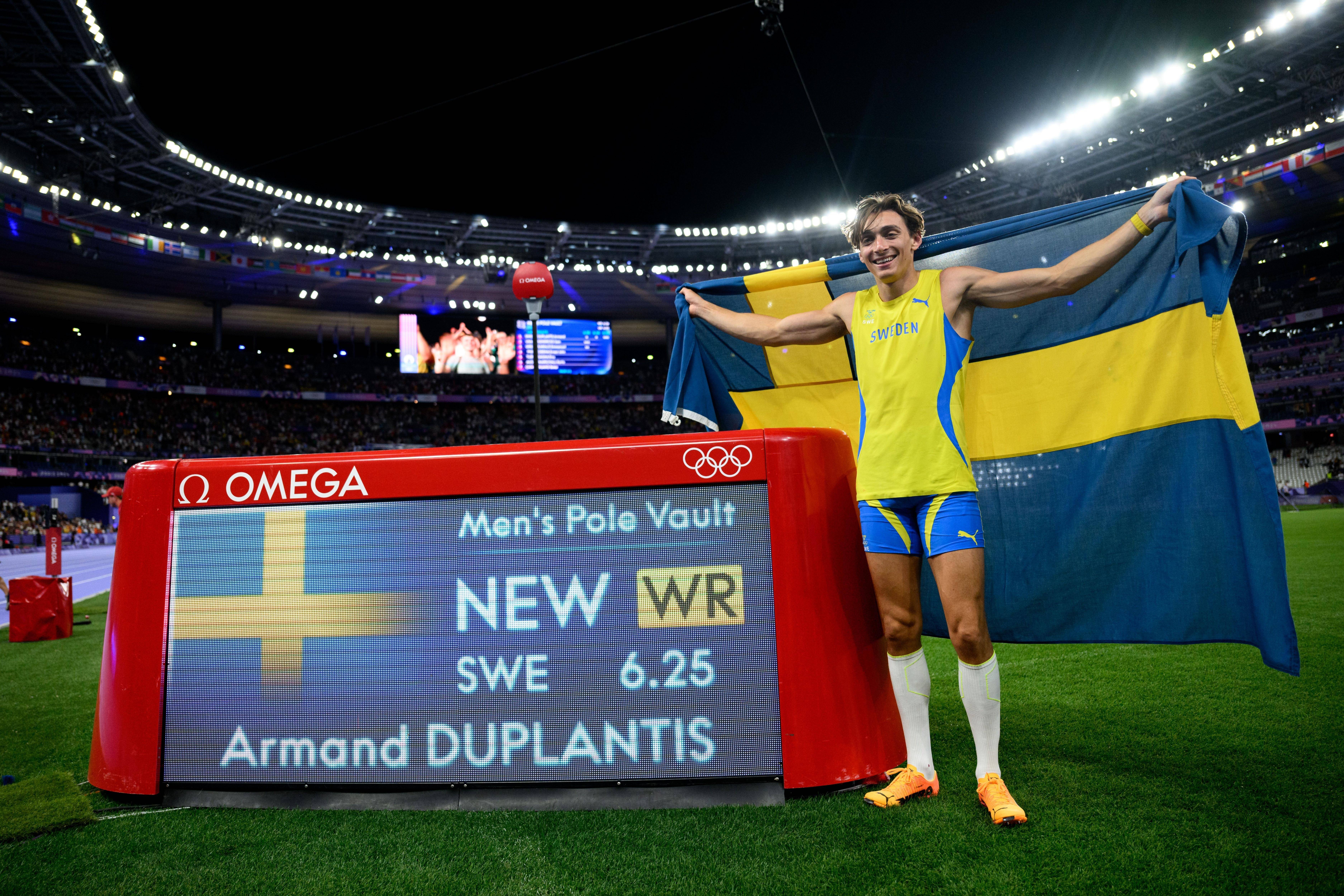 关于铁饼抛掷比拼,选手们斗志昂扬奋力争夺金牌的信息 关于铁饼抛掷比拼,选手们斗志昂扬奋力争夺金牌的信息