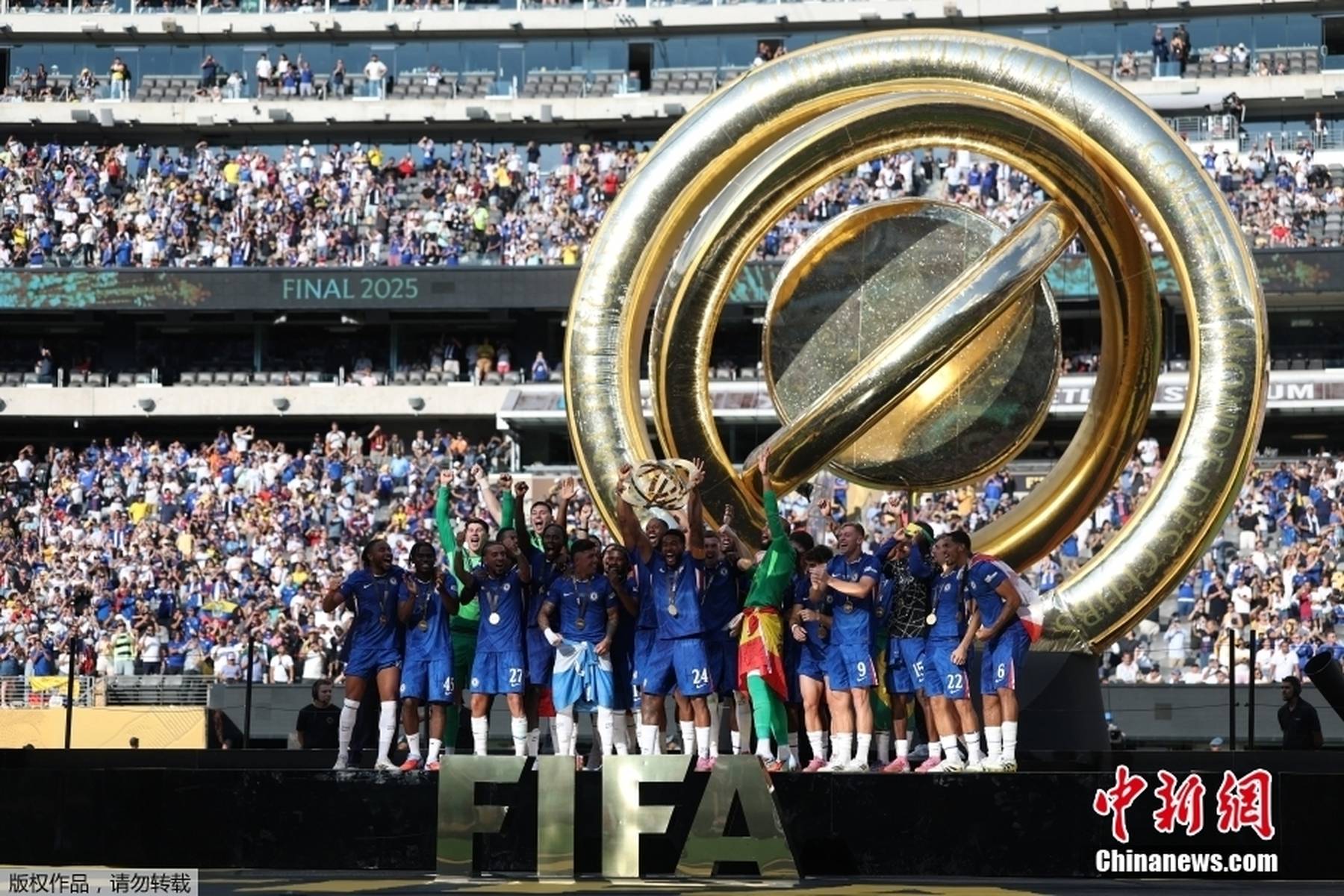 巴黎圣日耳曼俱乐部完胜对手，提前锁定联赛冠军