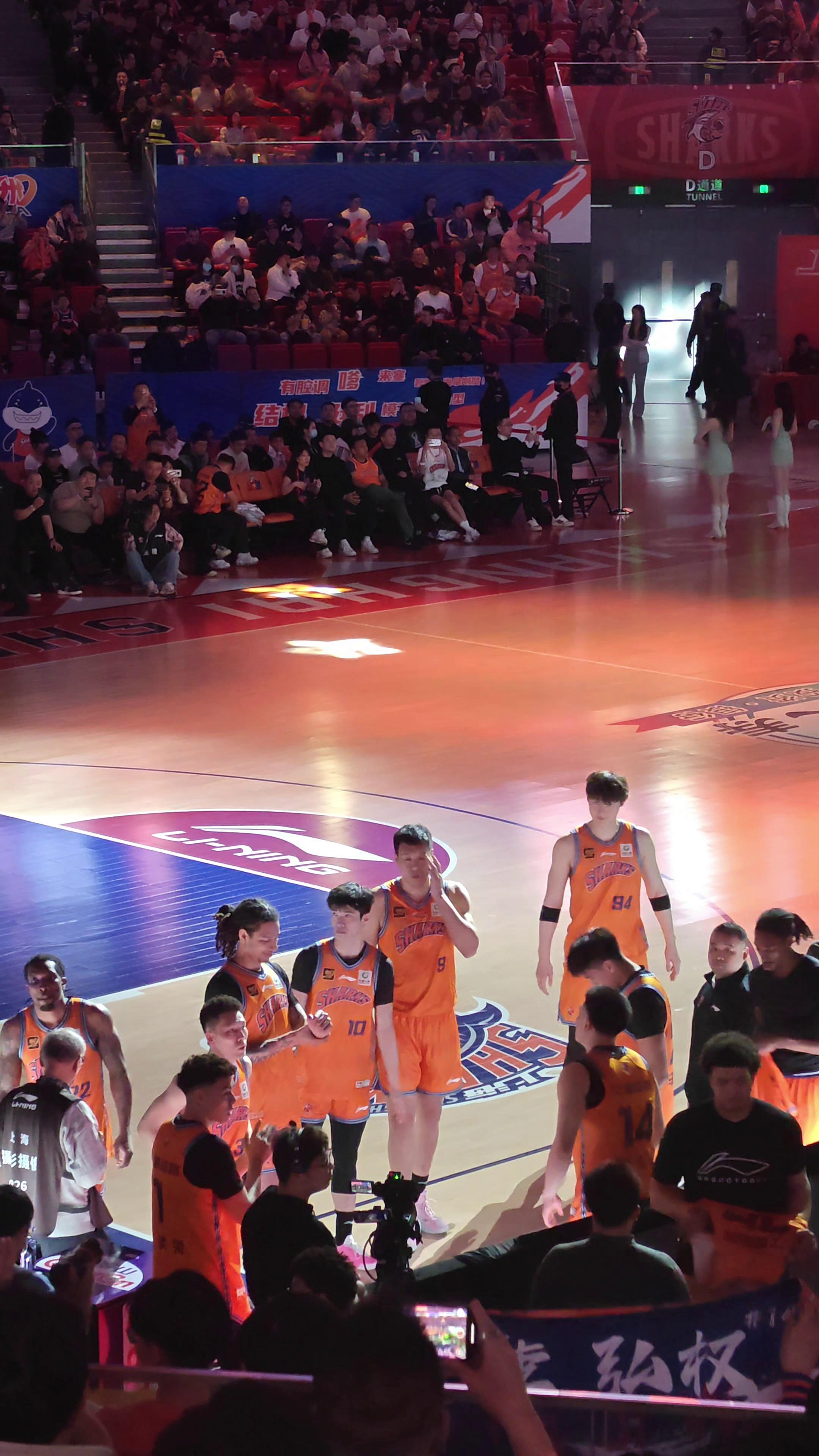 CBA季后赛门票抢手,球迷热情高涨! CBA季后赛门票抢手,球迷热情高涨!