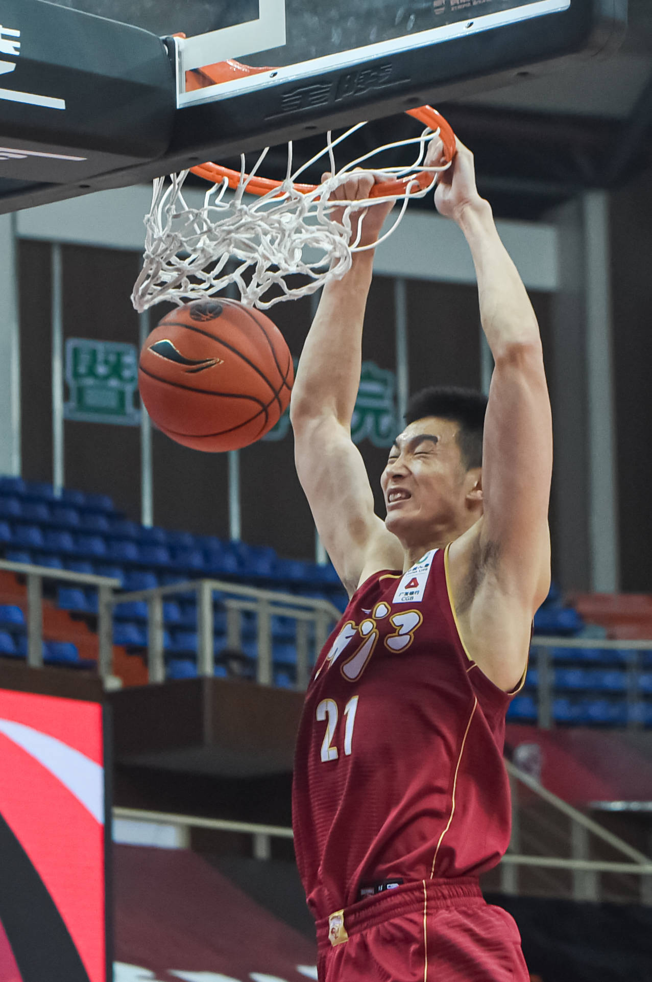 包含浙江男篮豪取关键胜利，晋级希望再次升温的词条