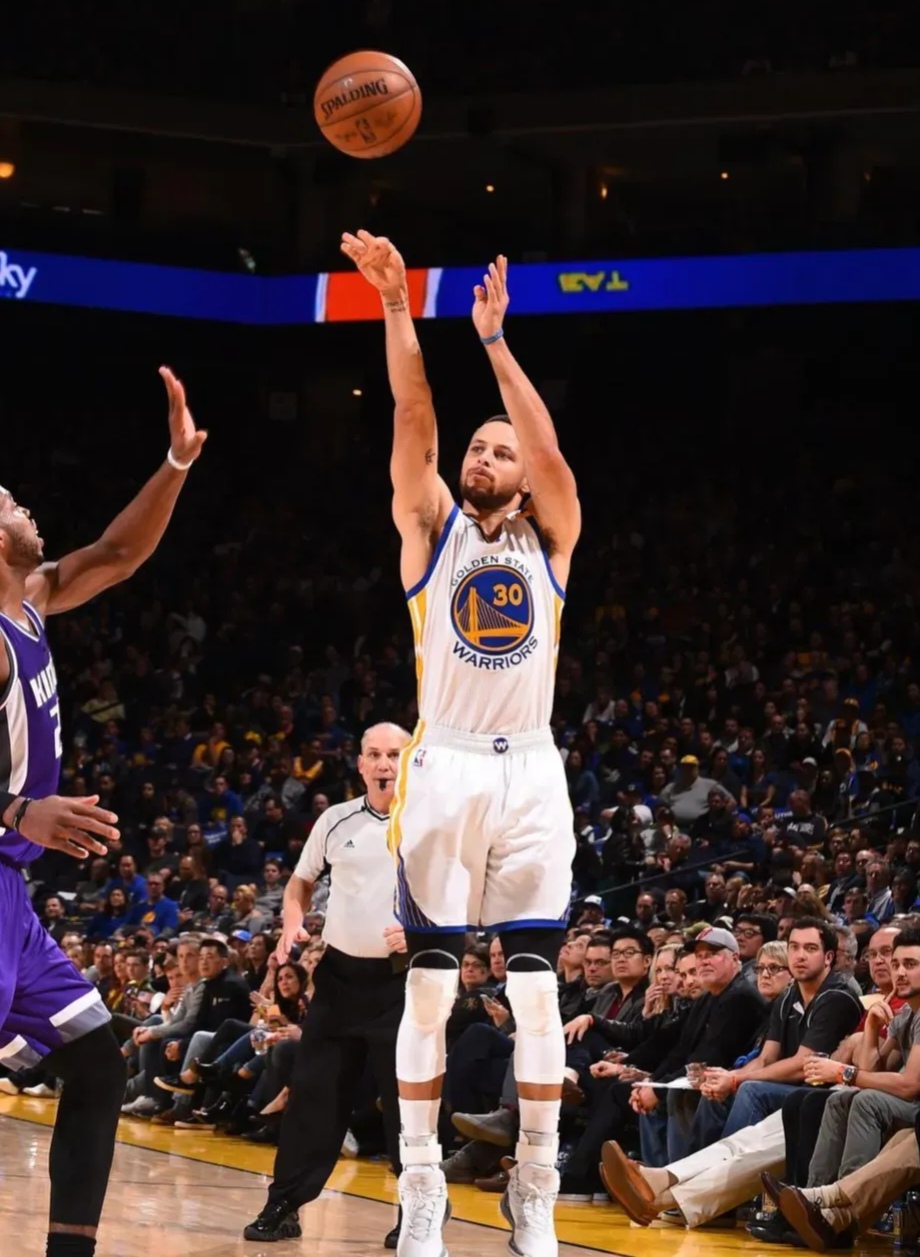 勇士负开拓者,库里高烧分无济于事 勇士负开拓者,库里高烧分无济于事