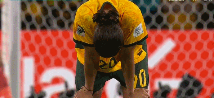 英格兰女足成功晋级，赢得球迷掌声