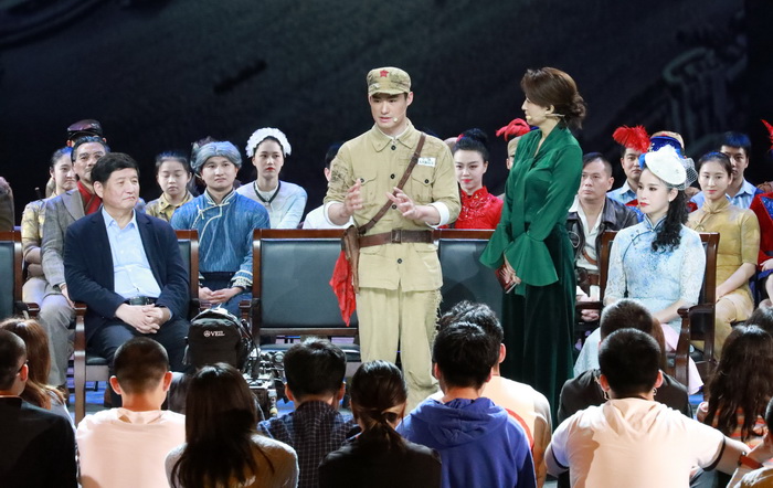 幕后故事大幕拉开,选手经历令人感动的简单介绍 幕后故事大幕拉开,选手经历令人感动的简单介绍