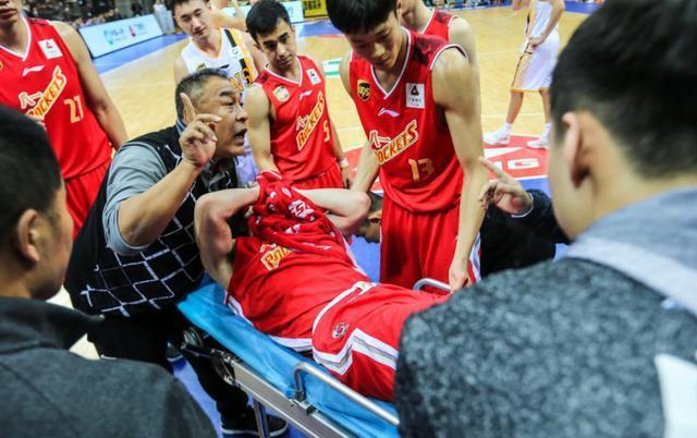 重伤明星赛季报销！伤心球队盼早日康复