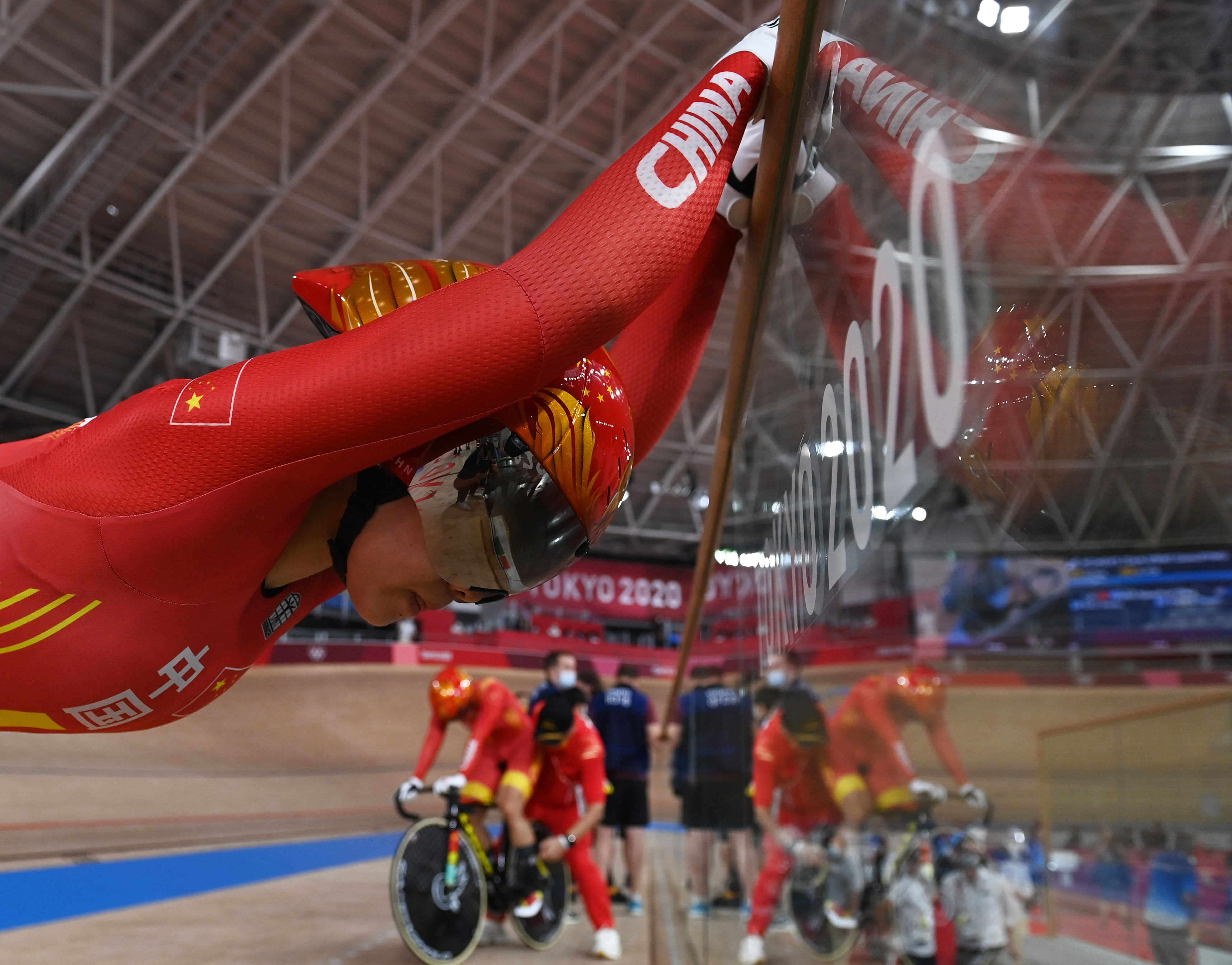 阿联酋选手勇夺金牌,受宠若惊 阿联酋选手勇夺金牌,受宠若惊