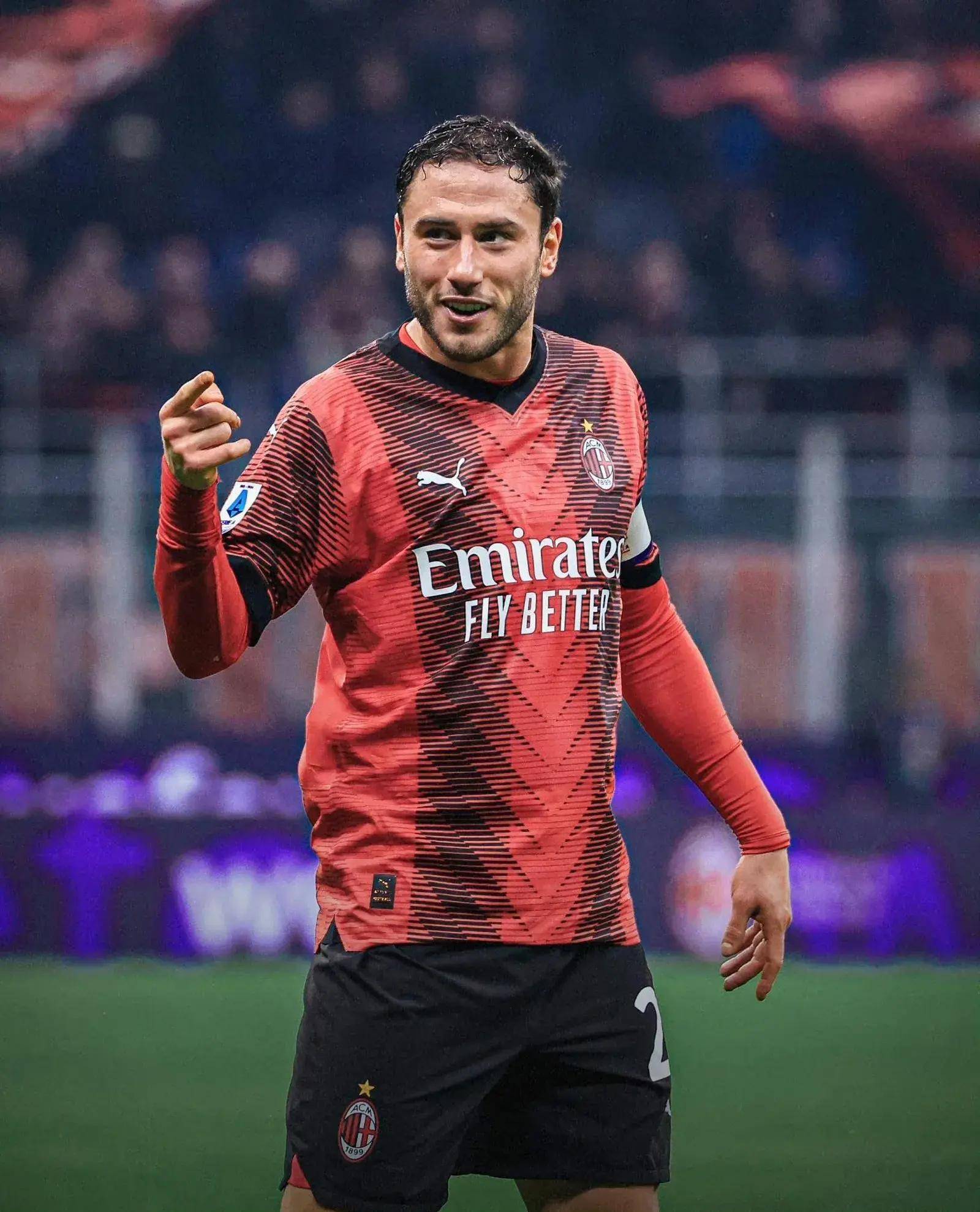 关于AC米兰后卫组合表现出色，助球队实现胜利的信息