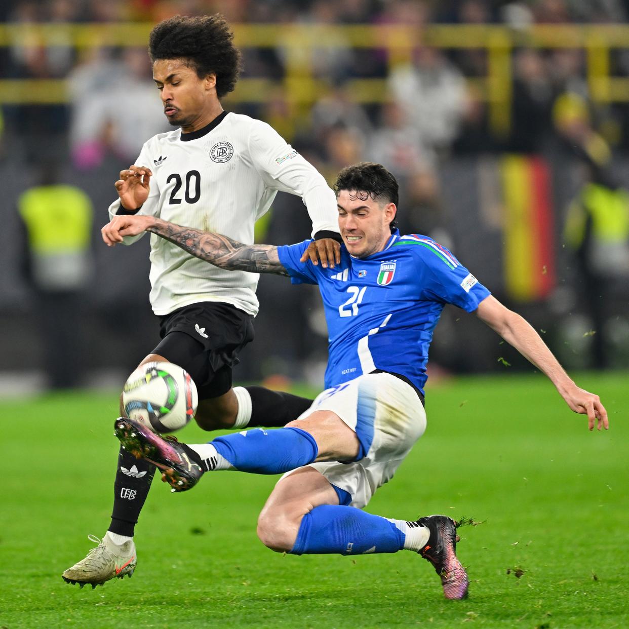 欧洲足球草根球队奋力拼搏，硬碰硬的简单介绍