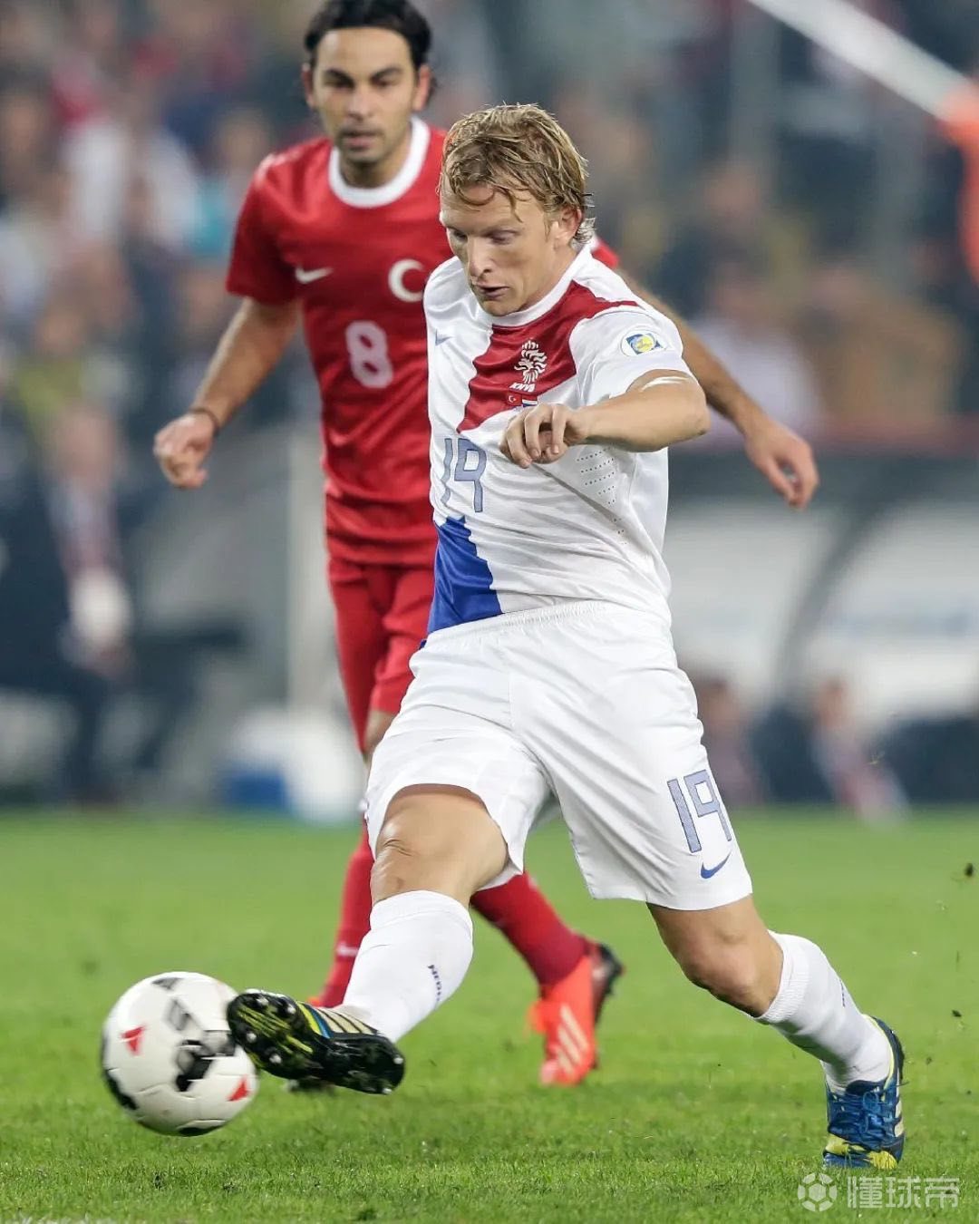 荷兰篮球锦标赛开幕,球员热情拼搏的简单介绍 荷兰篮球锦标赛开幕,球员热情拼搏的简单介绍