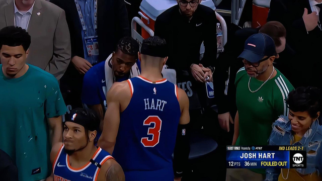 包含尼克斯连续遭遇惨败,球迷高喊“求换教练”的词条 包含尼克斯连续遭遇惨败,球迷高喊“求换教练”的词条