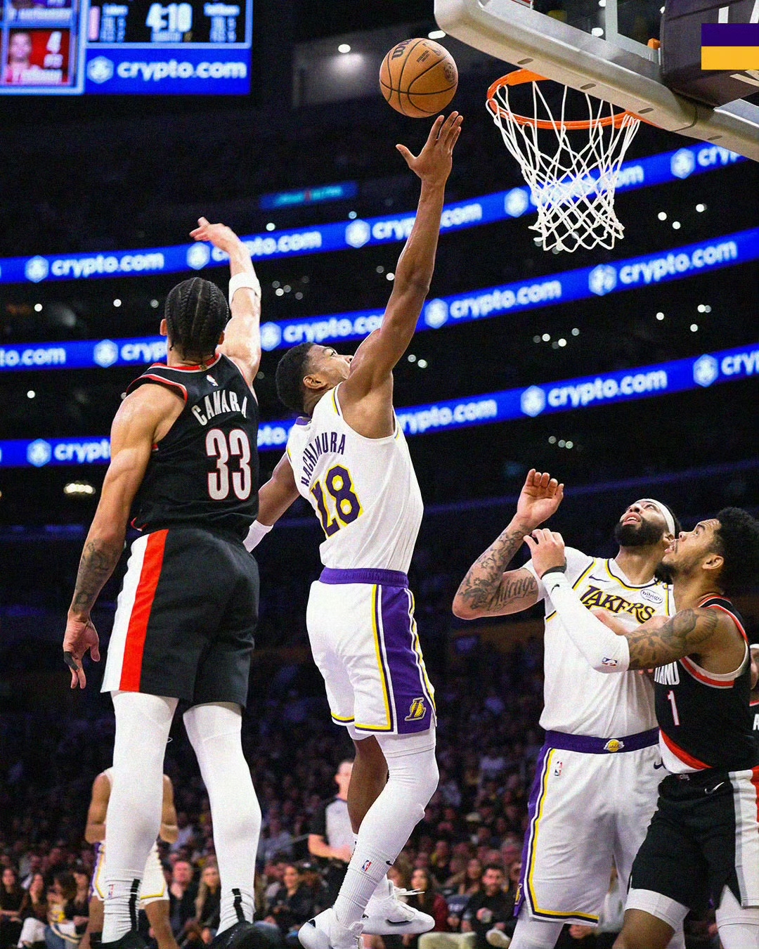 开拓者在主场赢得对阵湖人的激烈比赛,以112-106取得胜利 开拓者在主场赢得对阵湖人的激烈比赛,以112-106取得胜利