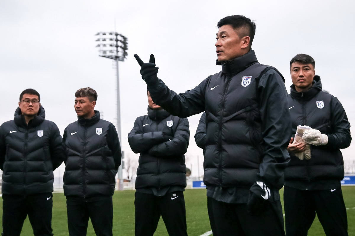 关于大连人攻防兼备,成为中超黑马的信息 关于大连人攻防兼备,成为中超黑马的信息