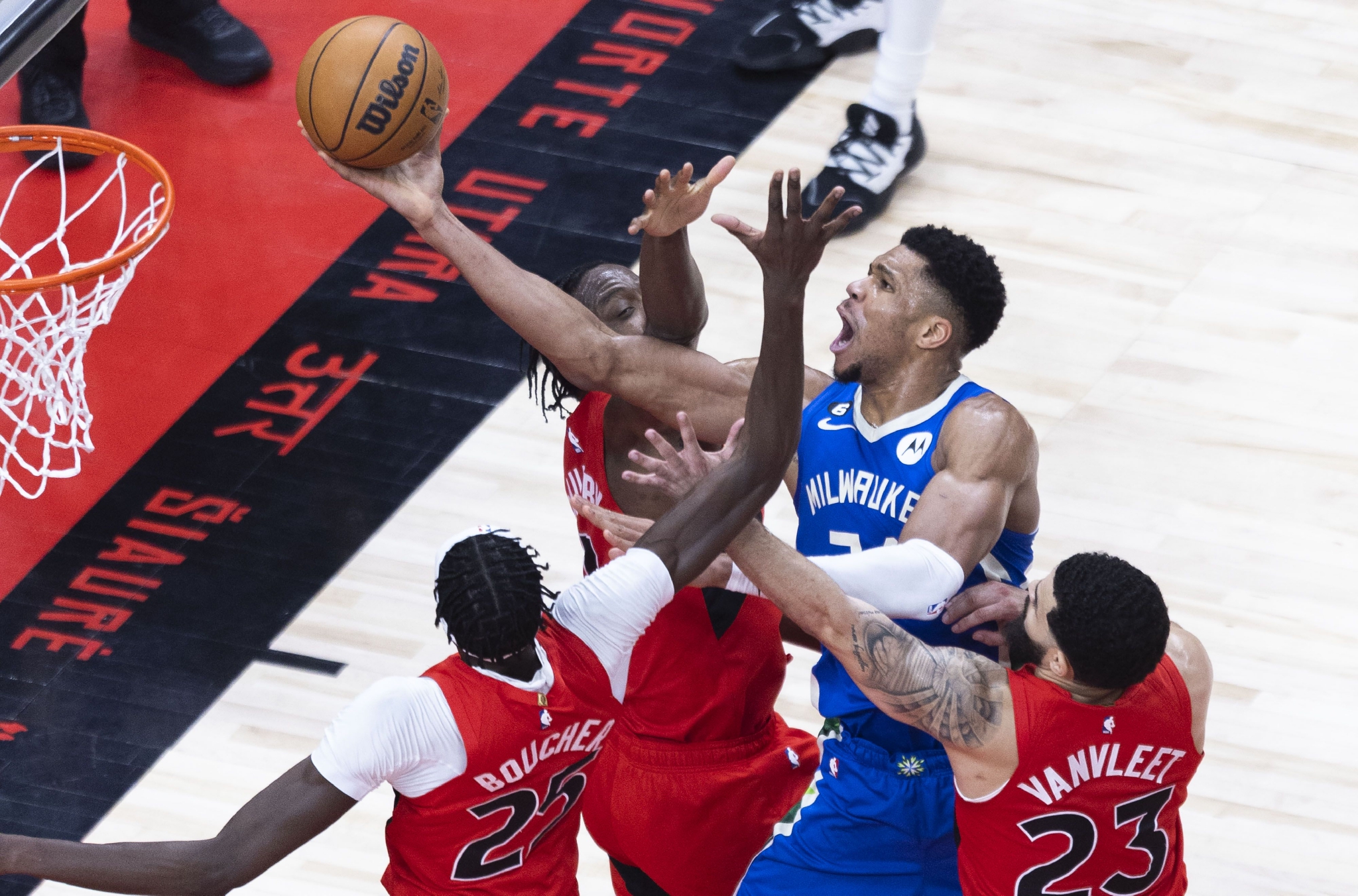 雄鹿大胜猛龙，霸主之姿再现