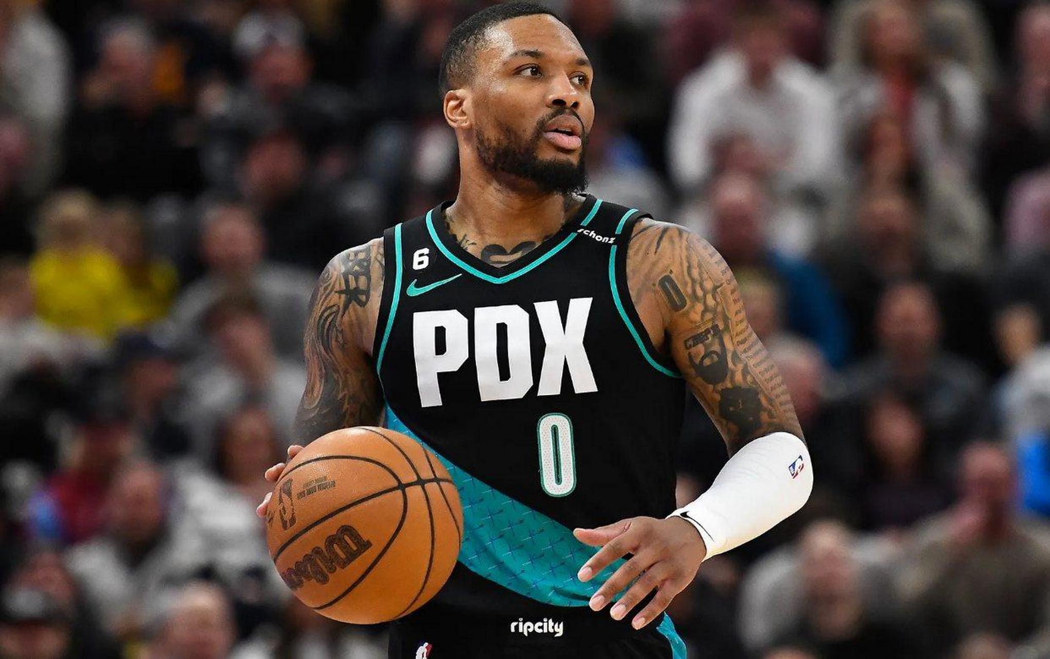 关于开拓者赢下魔术，利拉德砍下30+10+10的信息