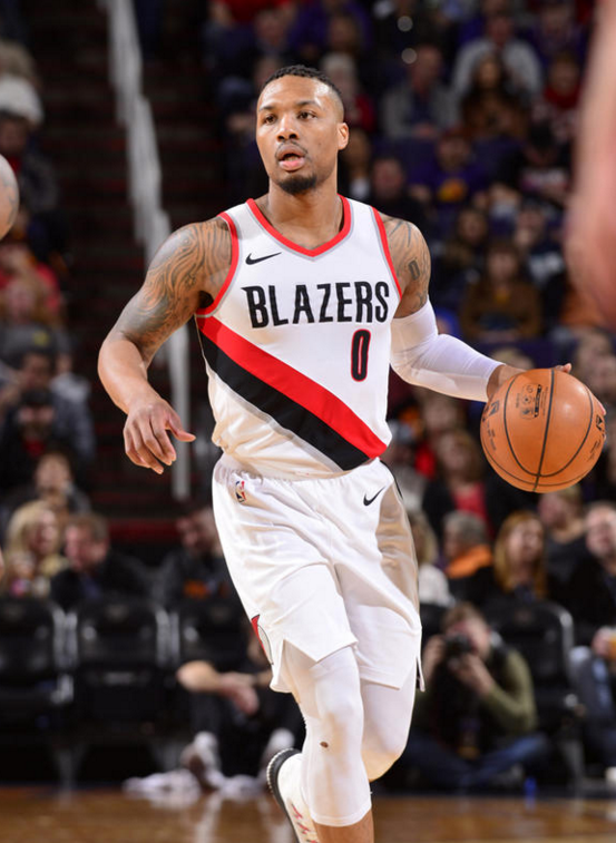 关于开拓者赢下魔术，利拉德砍下30+10+10的信息