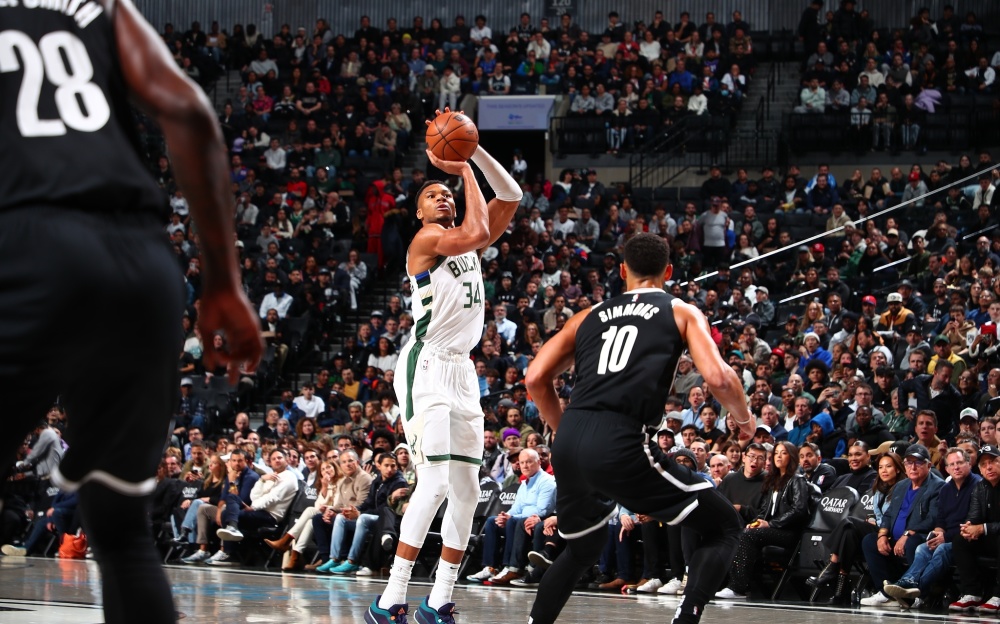 雄鹿险胜篮网，字母哥绝杀制胜的简单介绍