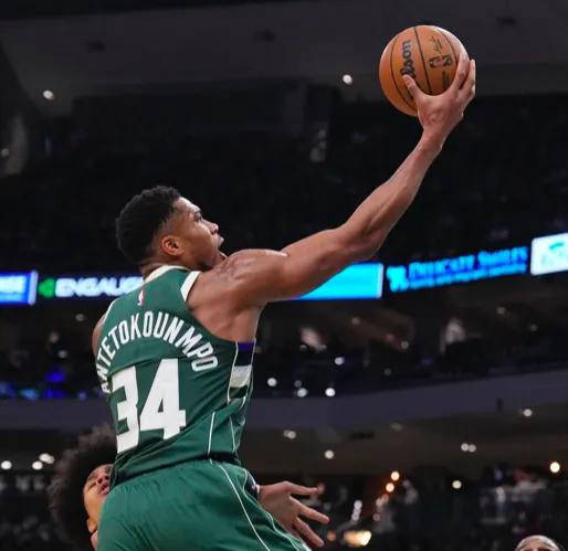 关于雄鹿主场大胜，保持东部龙头位置的信息